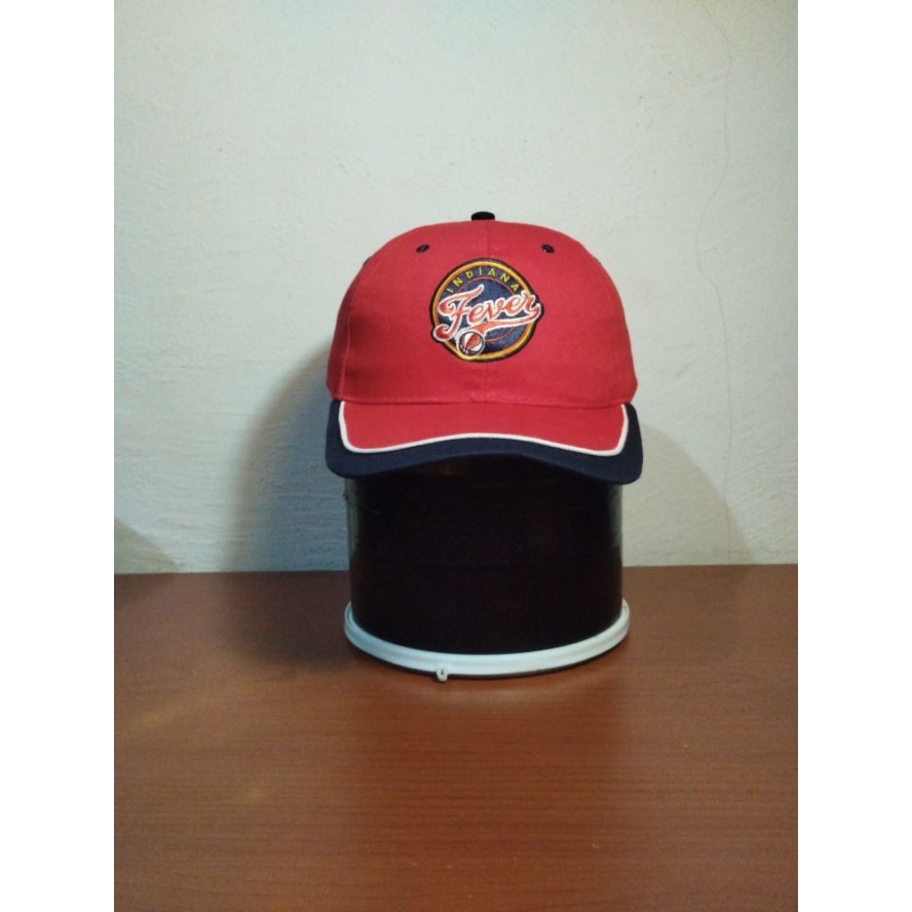 Topi Indiana Fever