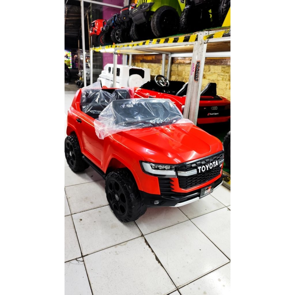 Mobil Aki Land Cruiser Ban karet 12volt