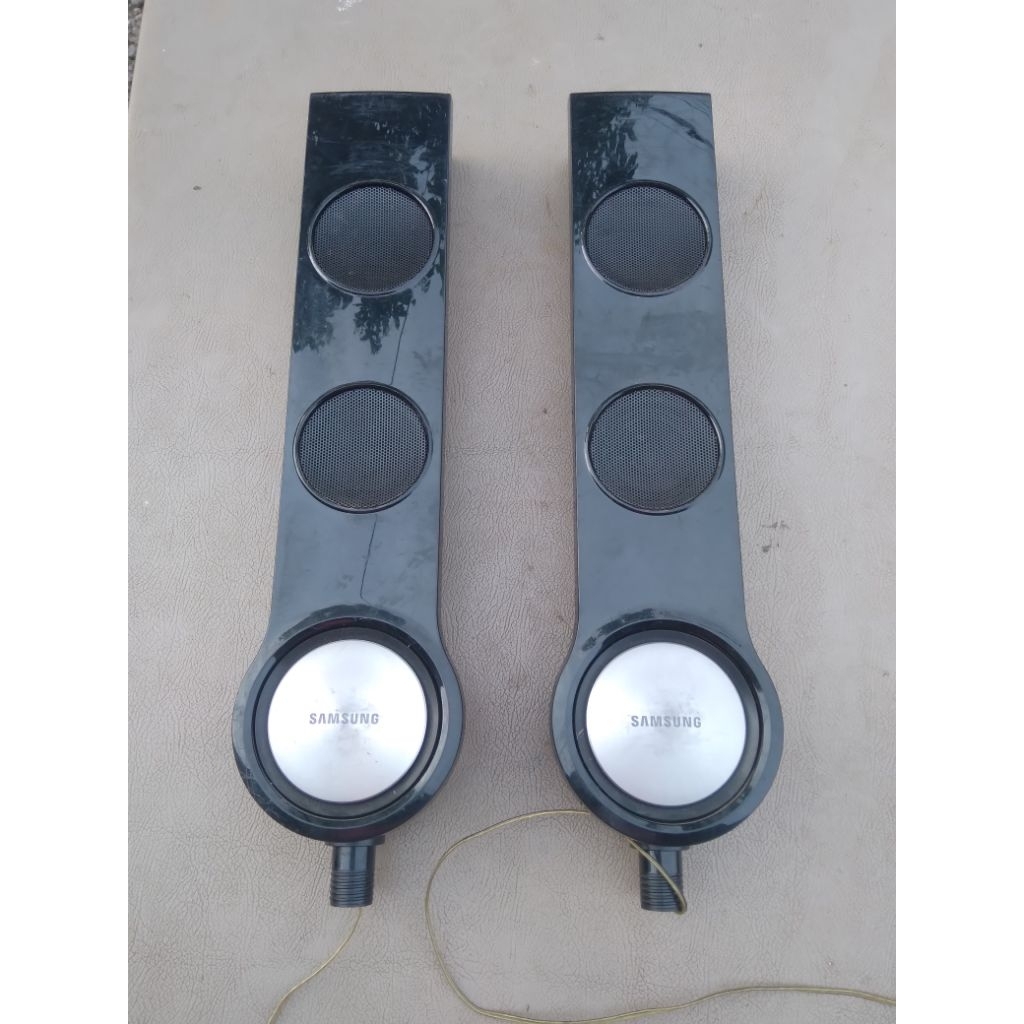 Sepasang Speaker Tower Samsung Minus tanpa kaki