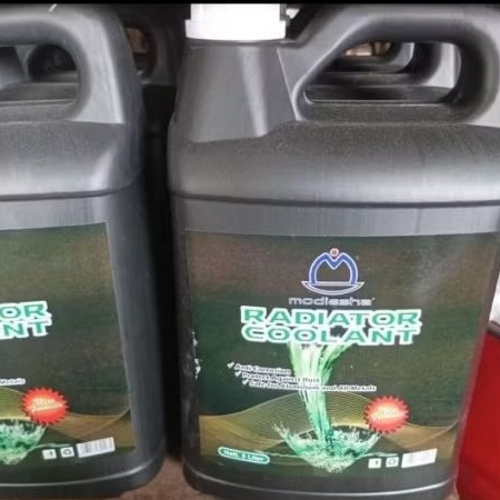 coolant radiator mobil 4liter tersedia Wrn hijau merah - Merah