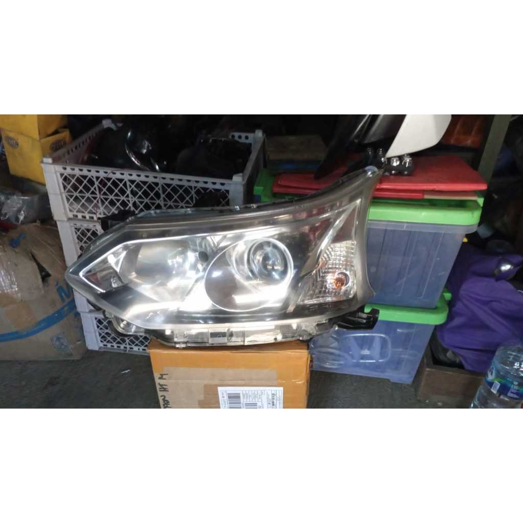 lampu depan avanza veloz 2017 kiri