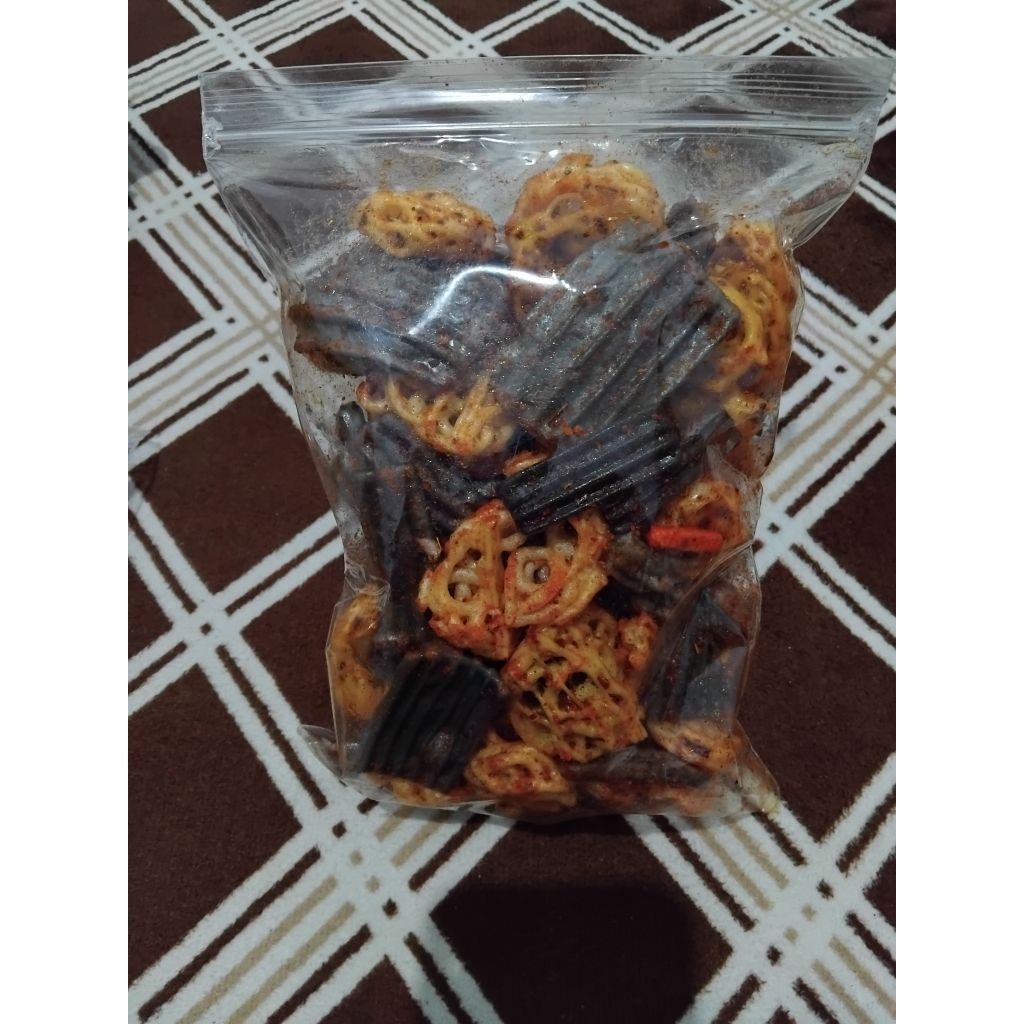 

kerupuk seblak campur pedas 250gr