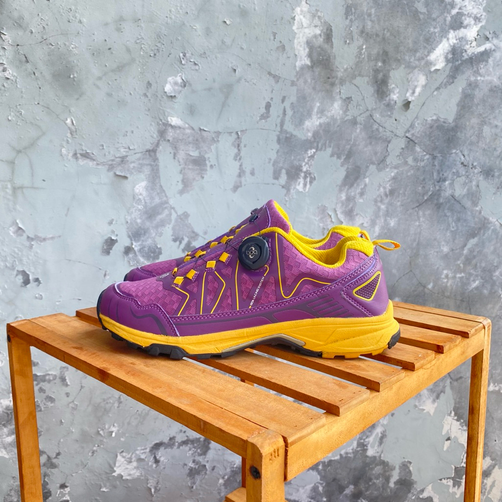 sepatu outdoor hiking trailrun Leisure Time BOA 39,5