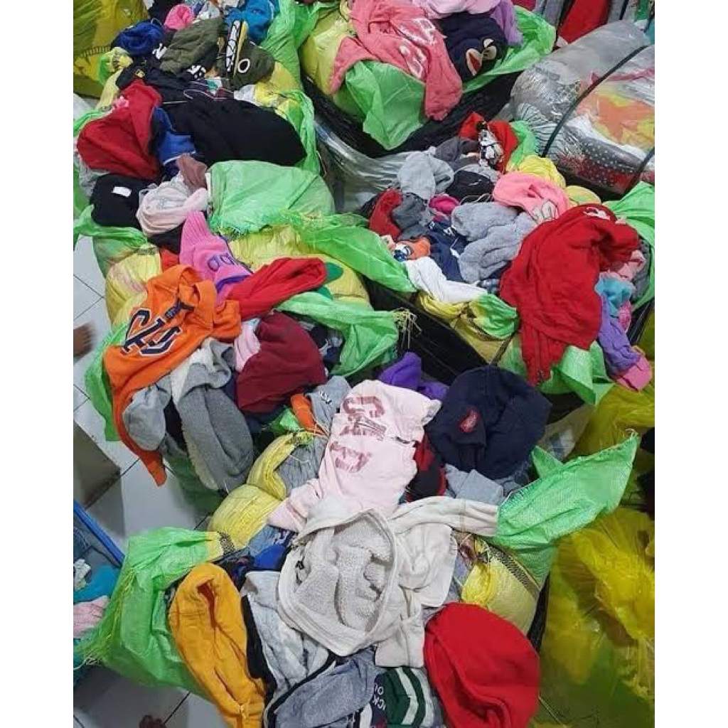 Baju Bekas + Sepatu Karungan