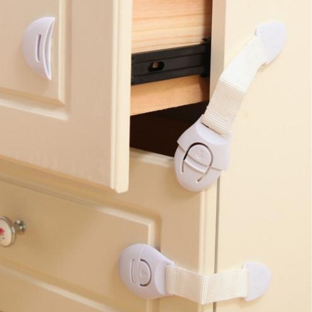 Pengaman Laci Lemari Pintu Kulkas(2 PCS) Anak Sudut Safety Lock Belt New