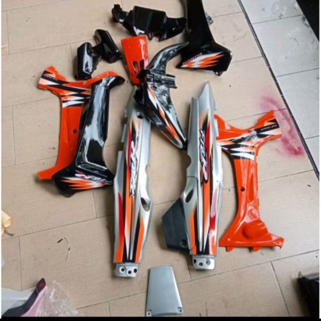 BODY KAP BOK FIZR  F1ZR WARNA HITAM SILVER OREN