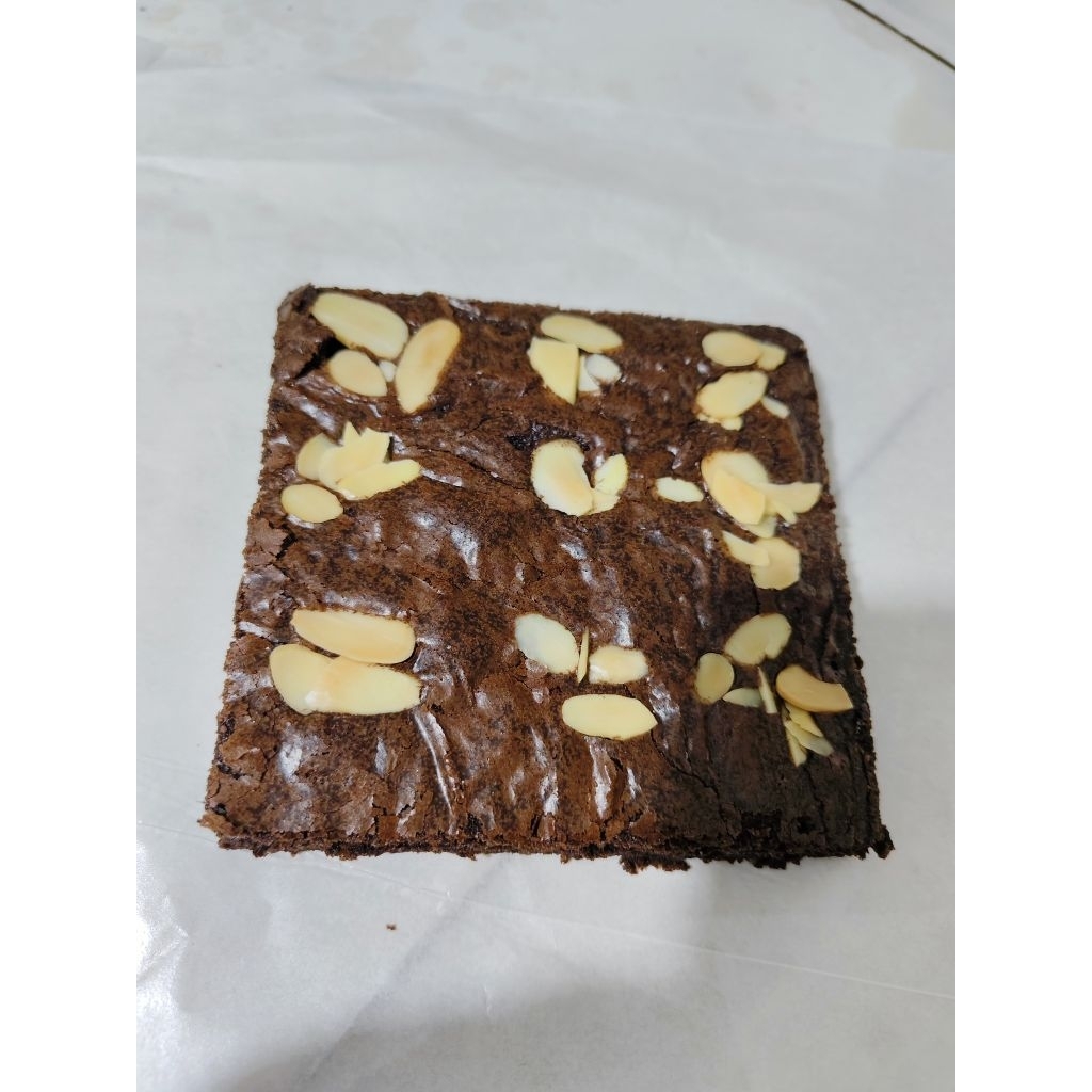 

Toro Almond Brownie 10x10