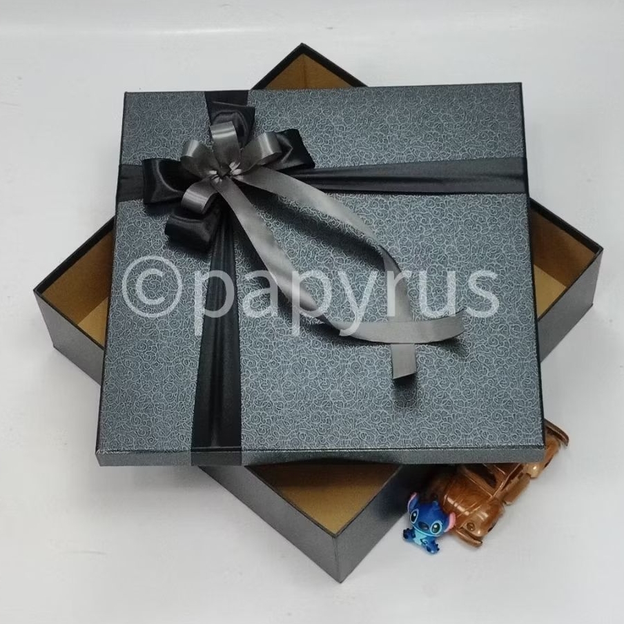

PAPYRUS Kombinasi 35x35 Tinggi 5cm Kotak Kado Gift Box V1