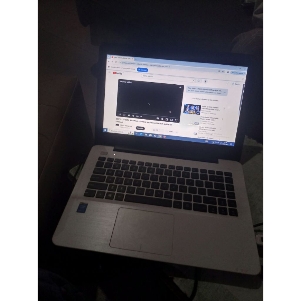 ASUS X455L CORE I3 Gen 4 RAM 2Gb SSd 240(70% masih okeee) Batre Oke Kesing lumayan mulus, Speaker je