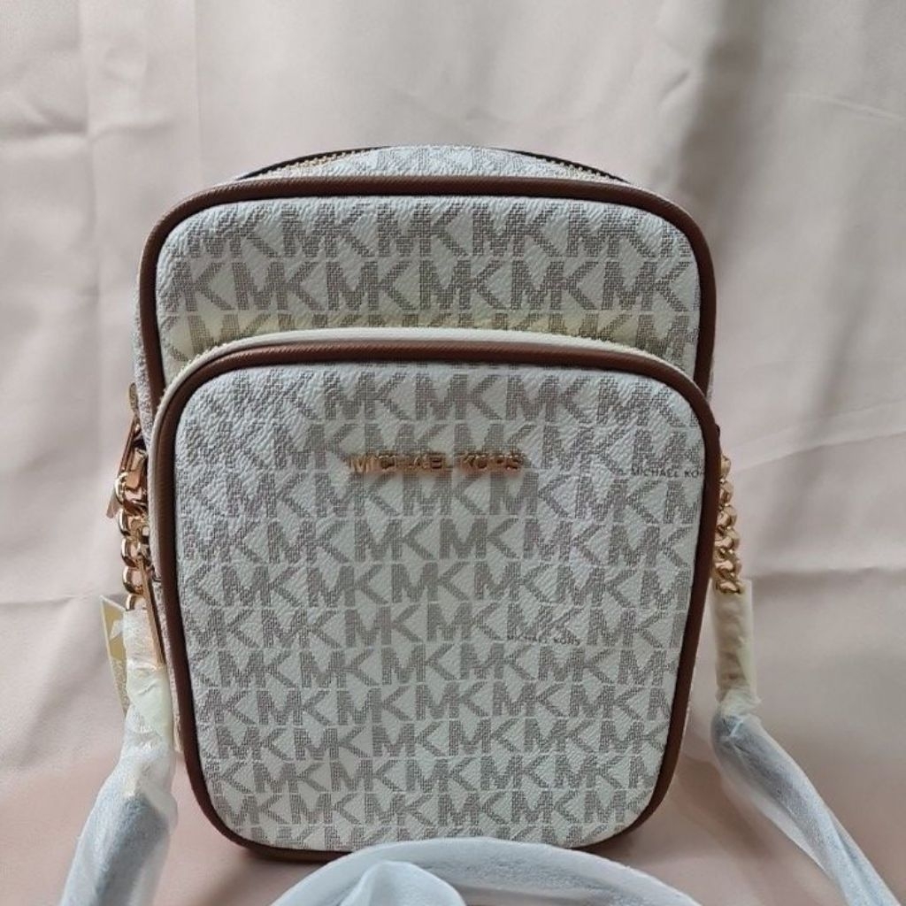 MK SIGNATURE JET SET TRAVEL VANILLA TAS SLING MEDIUM CROSSBODY