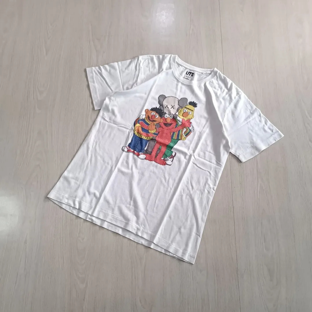 UNI*QLO UT X KAWS SESAME STREET T-SHIRT