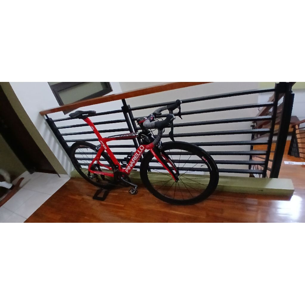 Road bike pinarello dogma f8