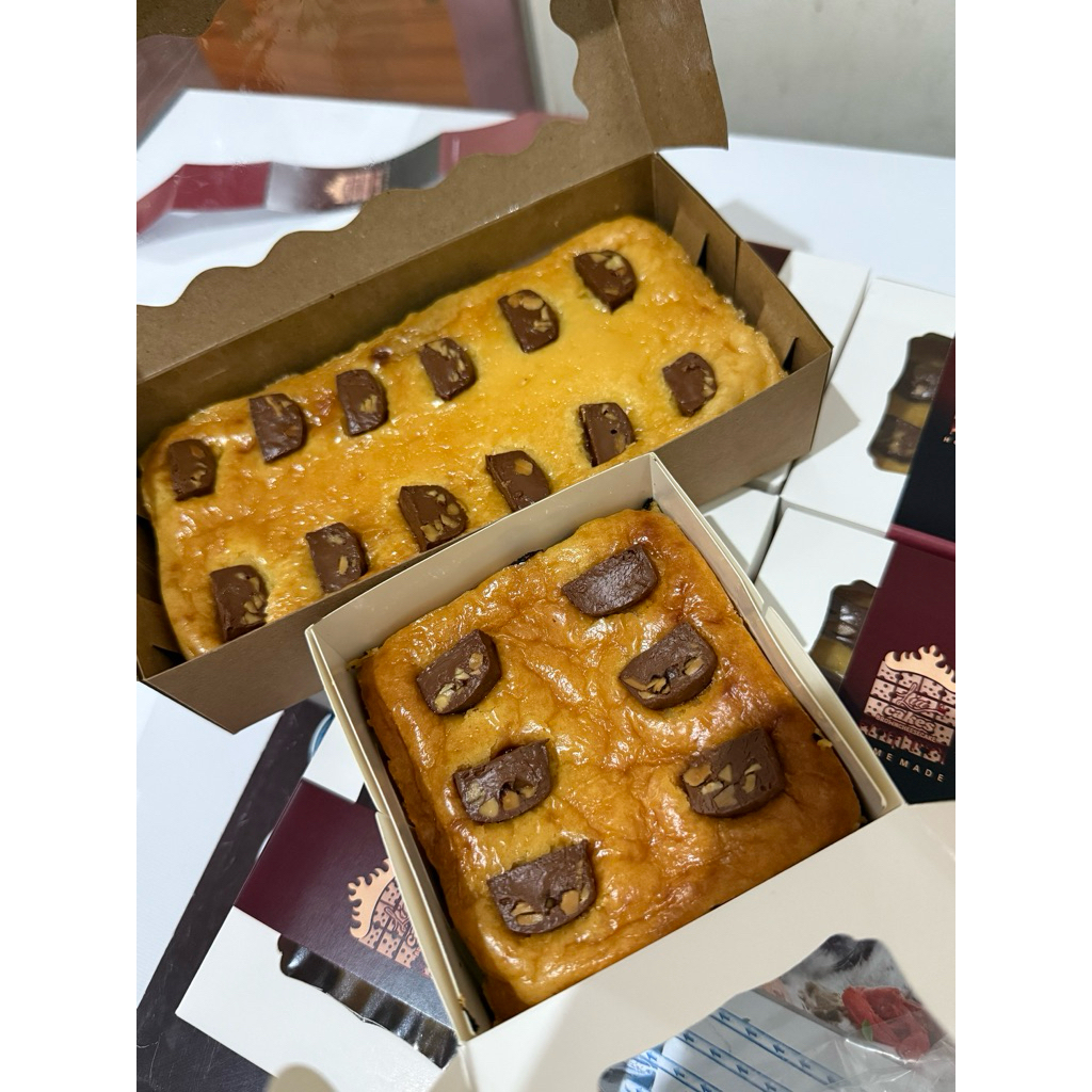 

[SIAP MAKAN] BROWNIES CHEESECAKE TOPING SILVEQUEEN BROWNIES BOX