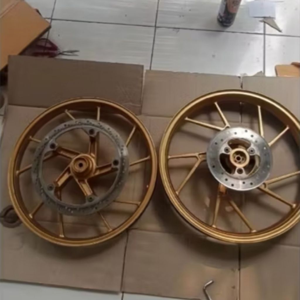 Velg pelek 1set roda depan belakang motor suzuki Satria FU warna gold ORIGINAL COPOTAN siap pakai