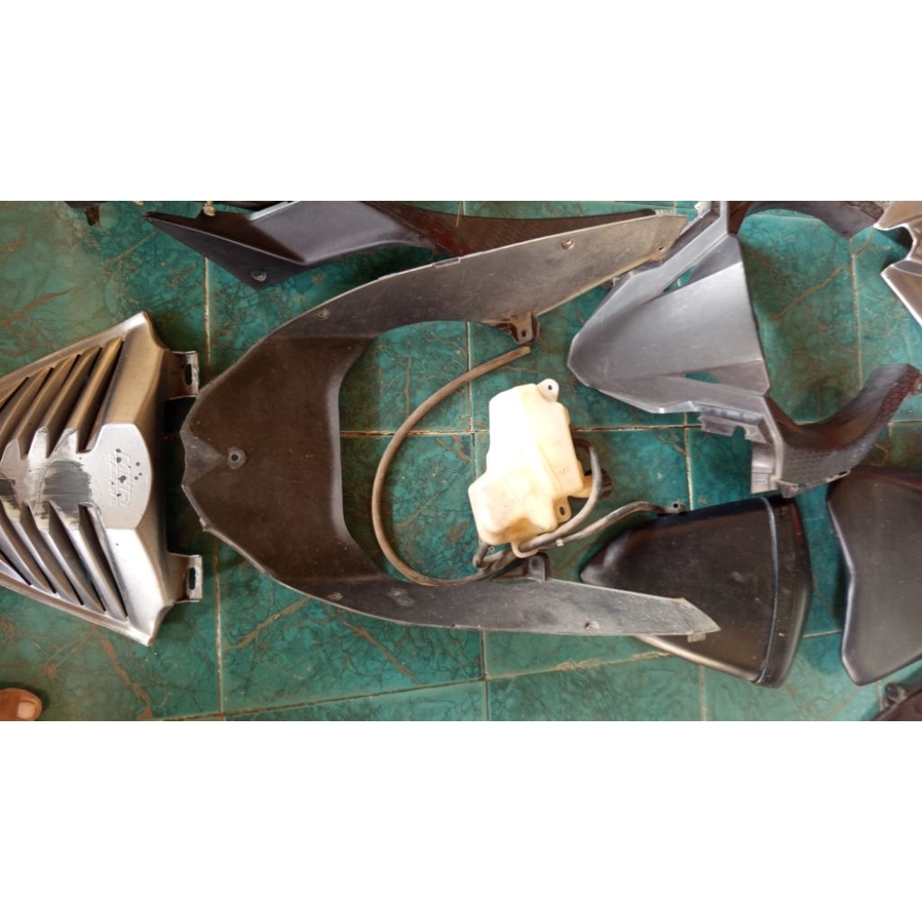 body bawah dagu headlamp depan ninja 250fi