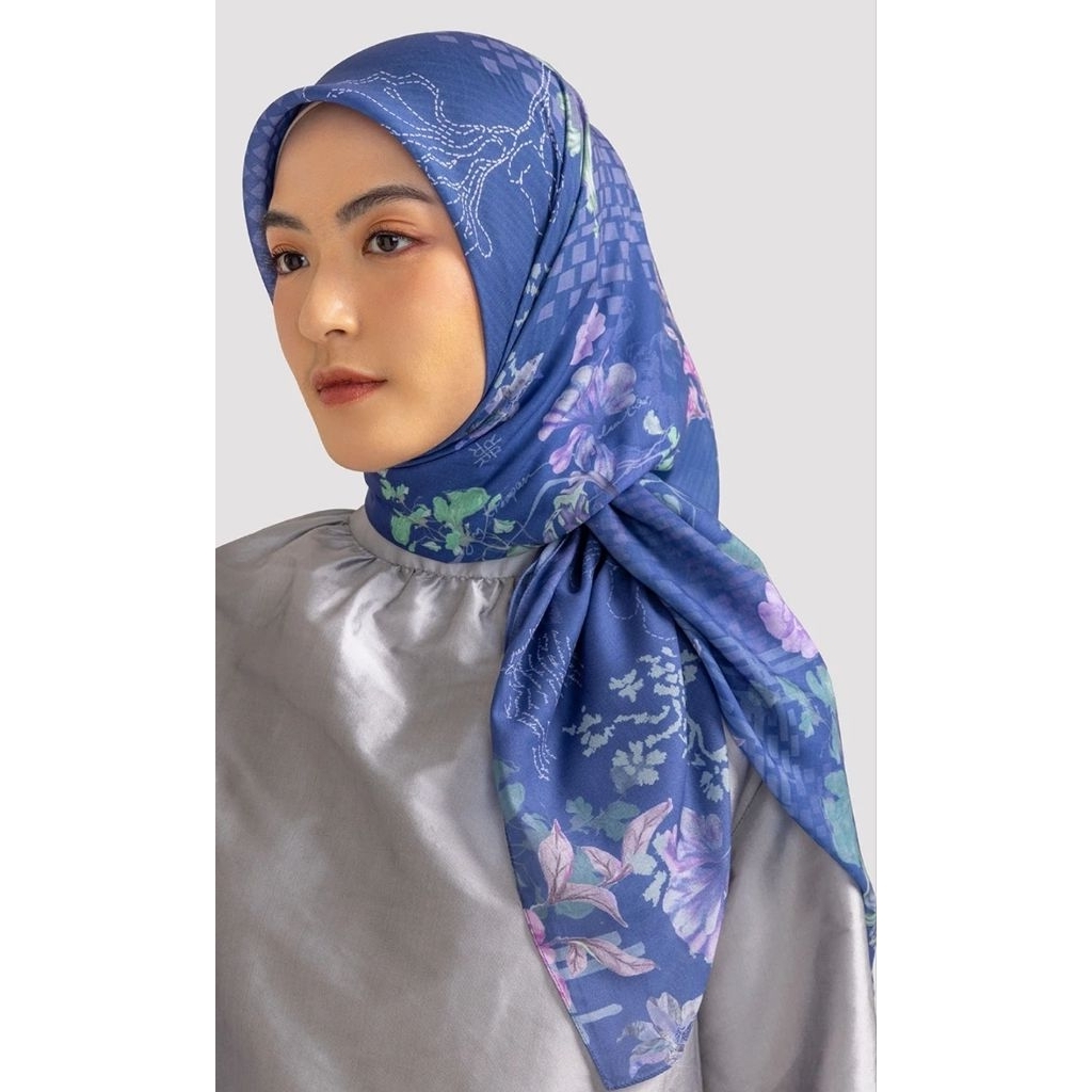 SALE Ria Miranda Maraloka Scarf Navy Hijab Jilbab Segiempat Voal RM