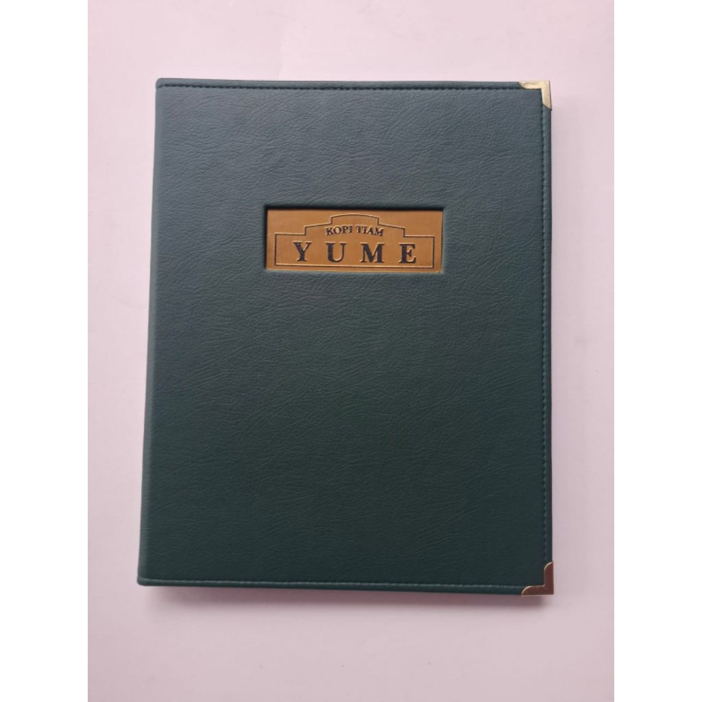 

COVER BUKU MENU GRAFIR ( CUSTOM LOGO) MODEL RING BINDER, ISI PLASTIK 10 LEMBAR