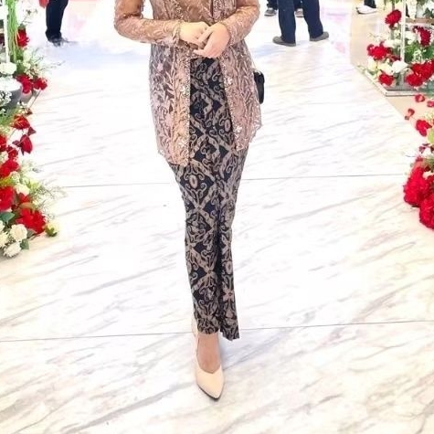 Kain Batik dan Rok Wiru Bawahan Kebaya WISUDA Bridesmaid Lamaran