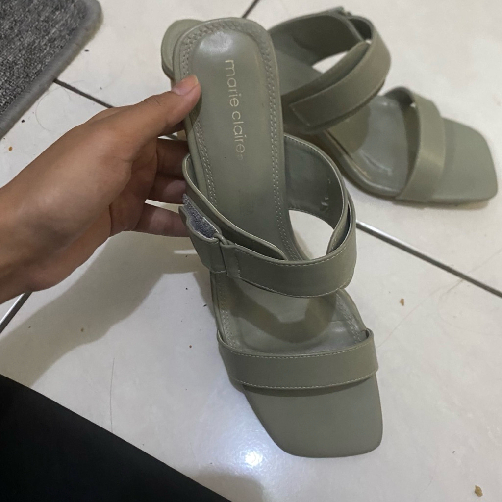 preloved sendal size 40