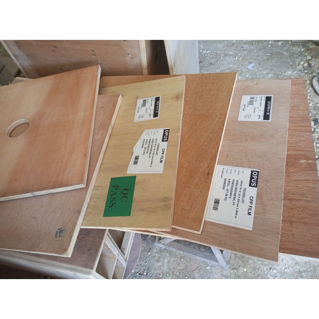 TRIPLEK 18 mm potongan lobang tengah (SF PRO)