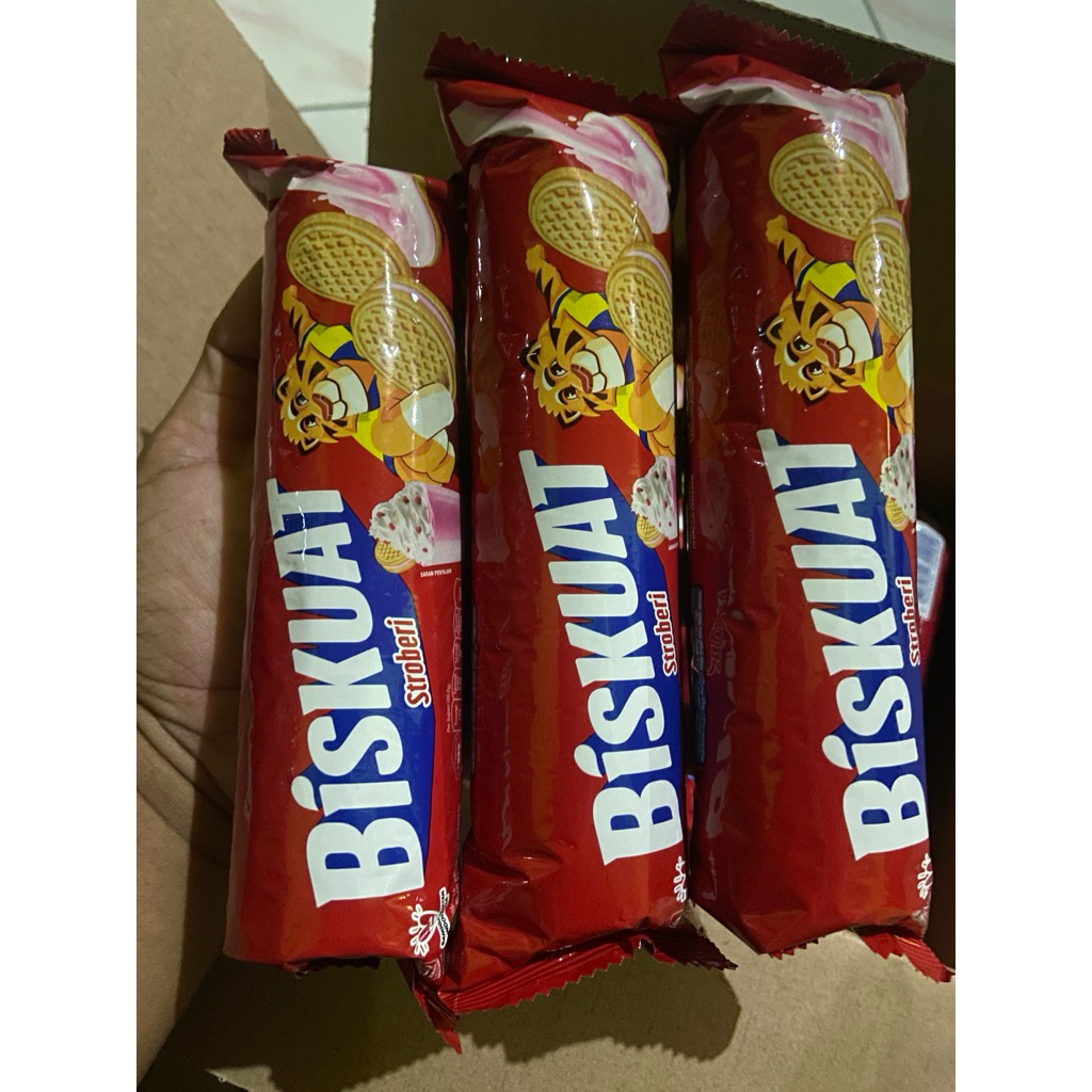

Biskuat roll sandwich 105gr biskuit rasa strobery