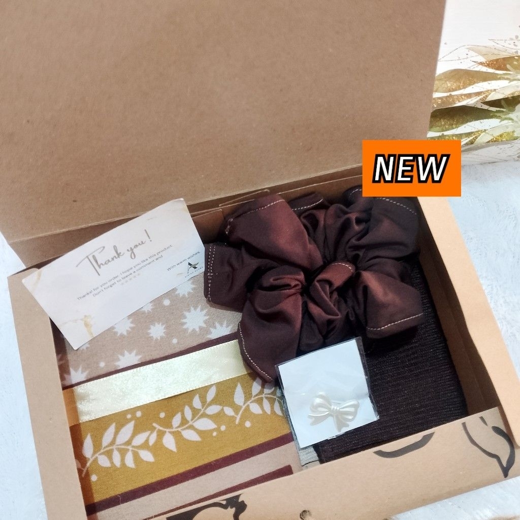Hadiah Kado Guru Kado Hijab Jilbab Segiempat Premium Azara Free Bros Set Ciput Cepol Scrunchie Kado 