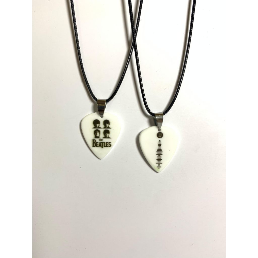 kalung pick/guitar pick necklace aksesoris kalung EDISI THE BEATLES