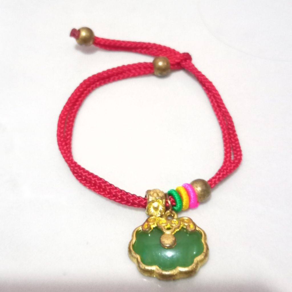 gelang tali merah giok hijau pixie