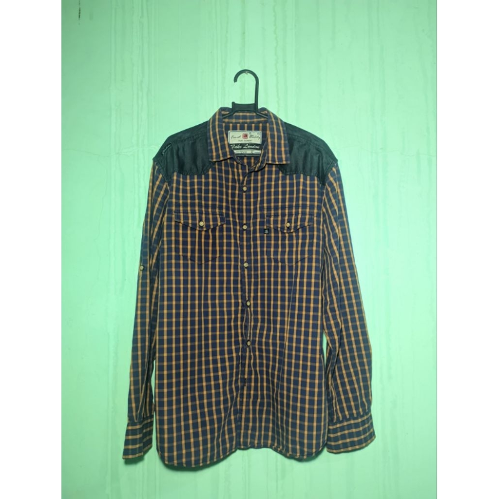 Preloved Kemeja Fake London