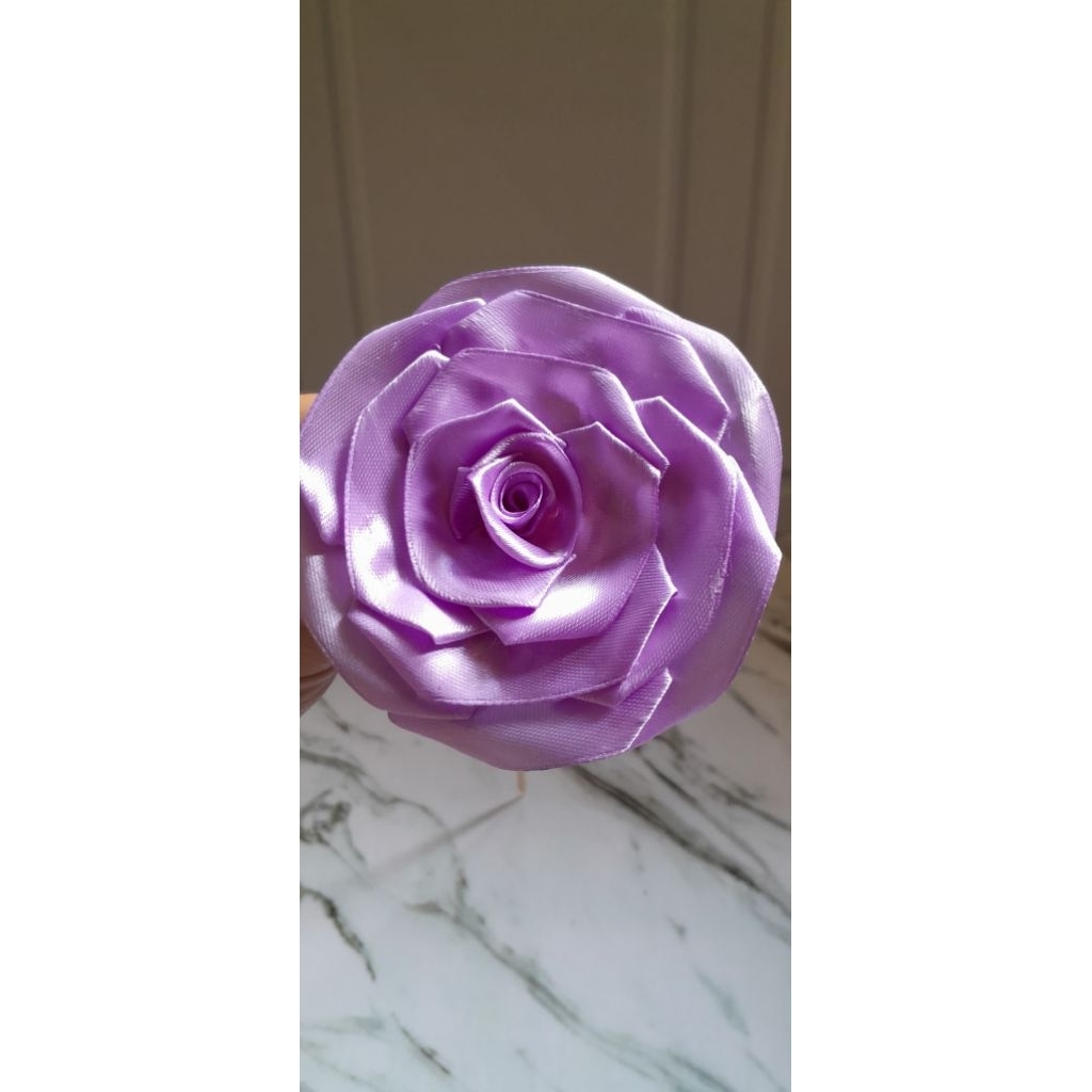 

TERMURAH ! Bunga Mawar Satin/ Mawar Pita Satin/ Mawar Satuan/ Mawar Satin Satuan/ Mawar Satin 7cm