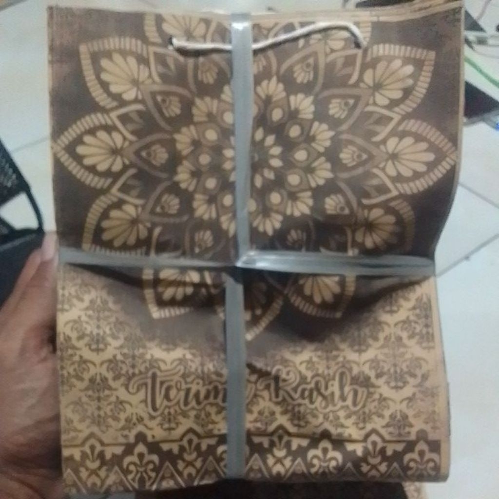 

paper bag sovenir pernikahan ukuran 17x21x5 untuk motif warna random