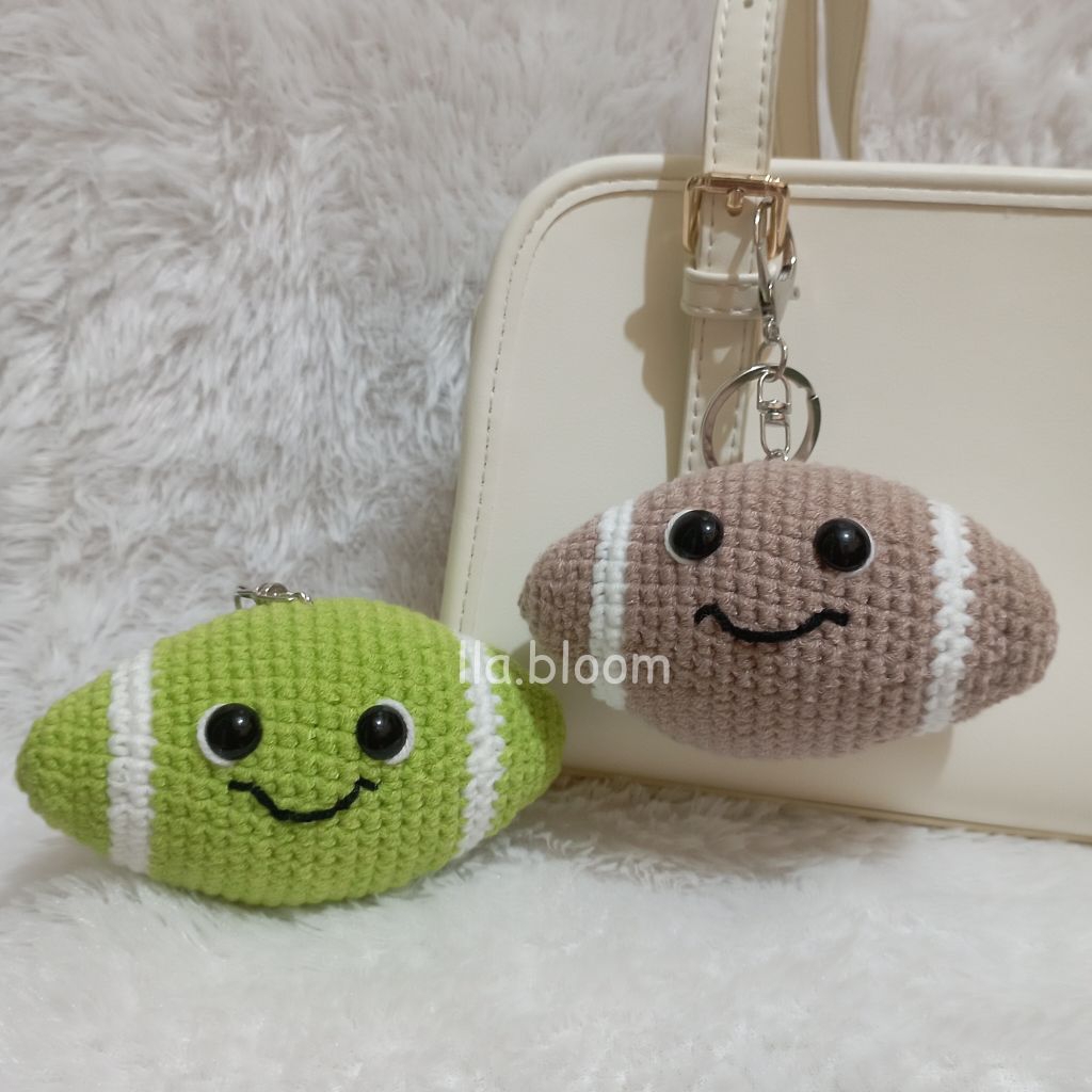 Bola rugby crochet keychain/gantungan kunci bola rugby