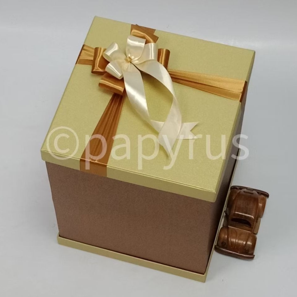 

PAPYRUS Sandwich 25x25 Tinggi 30cm Kotak Kado Gift Box V3