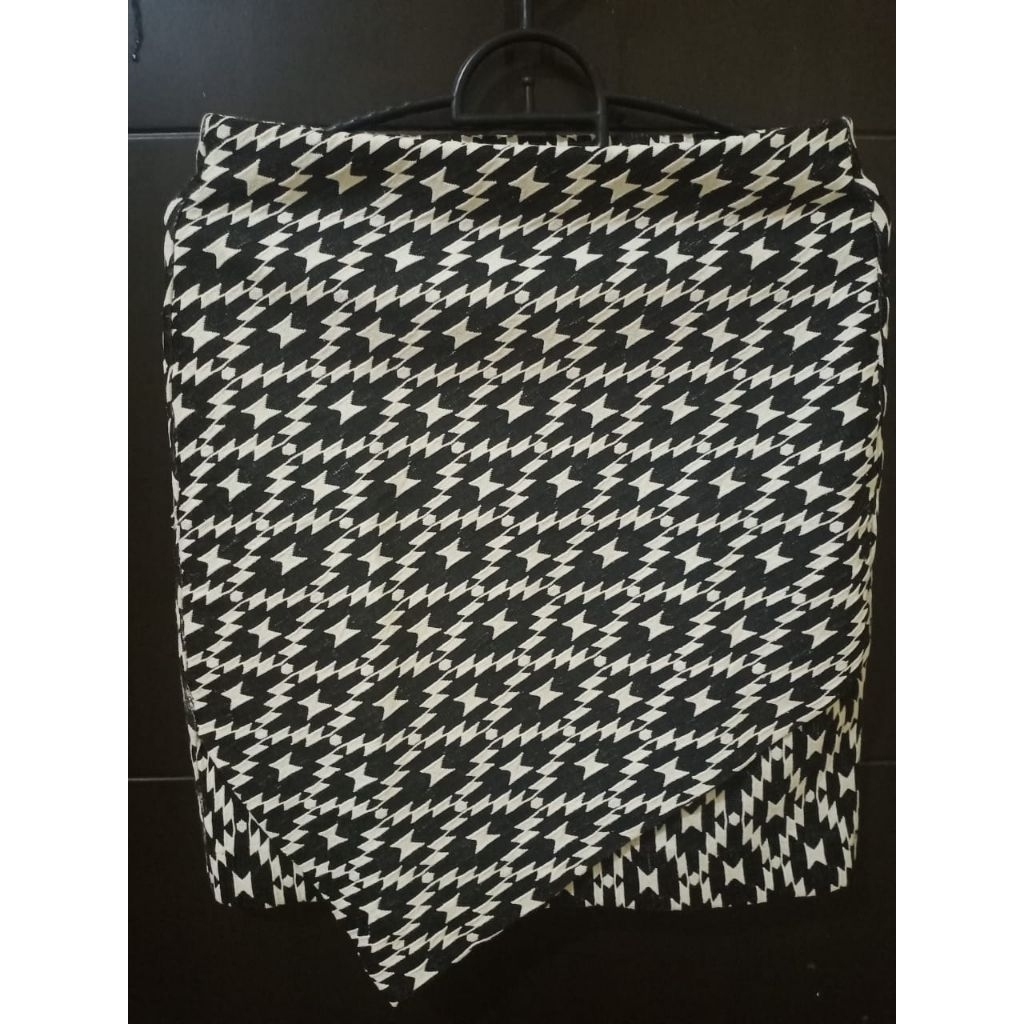 Rok span motif tribal wanita H&M