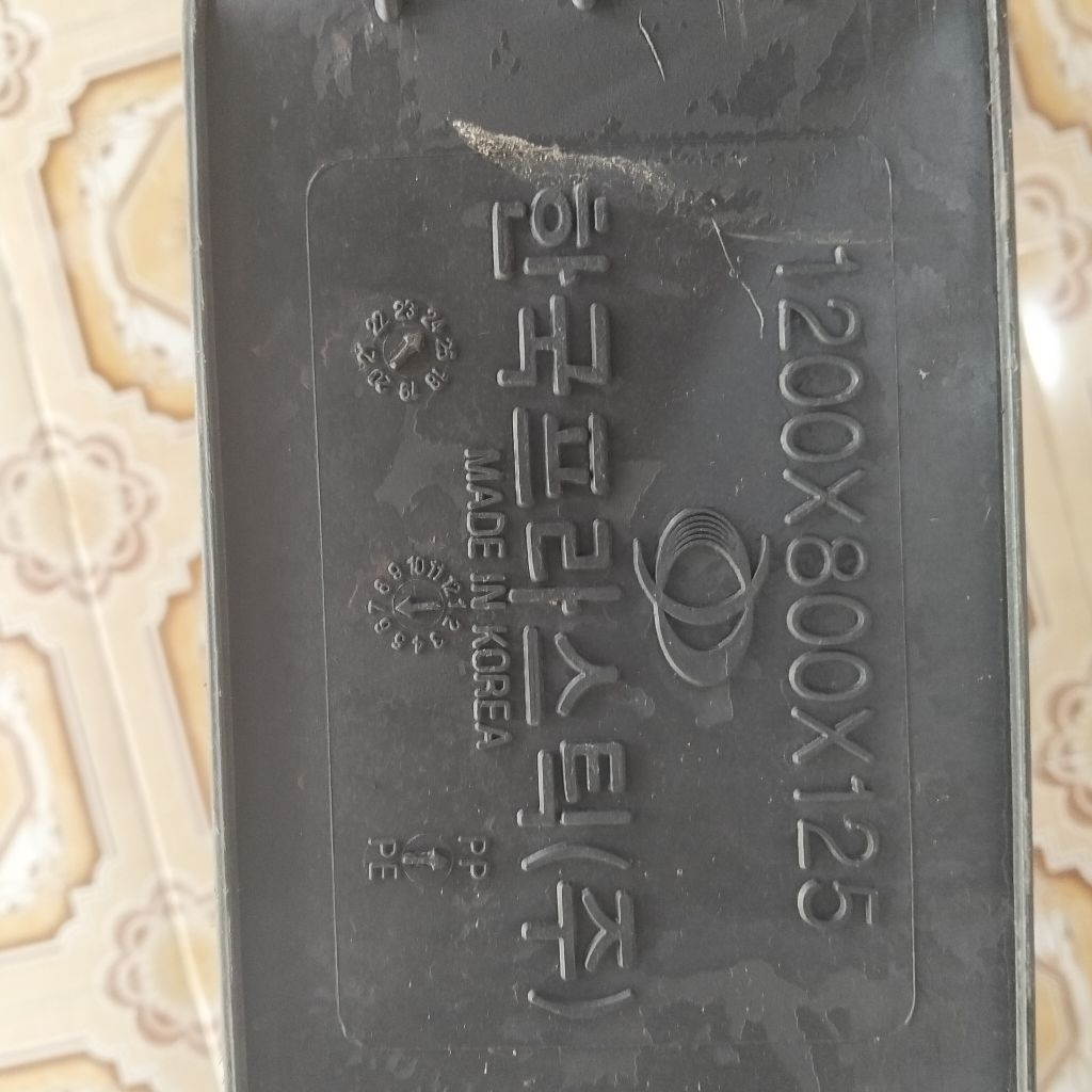 

palet plastik tipe jaring warna hitam ukuran 120x80x12.5 termurah