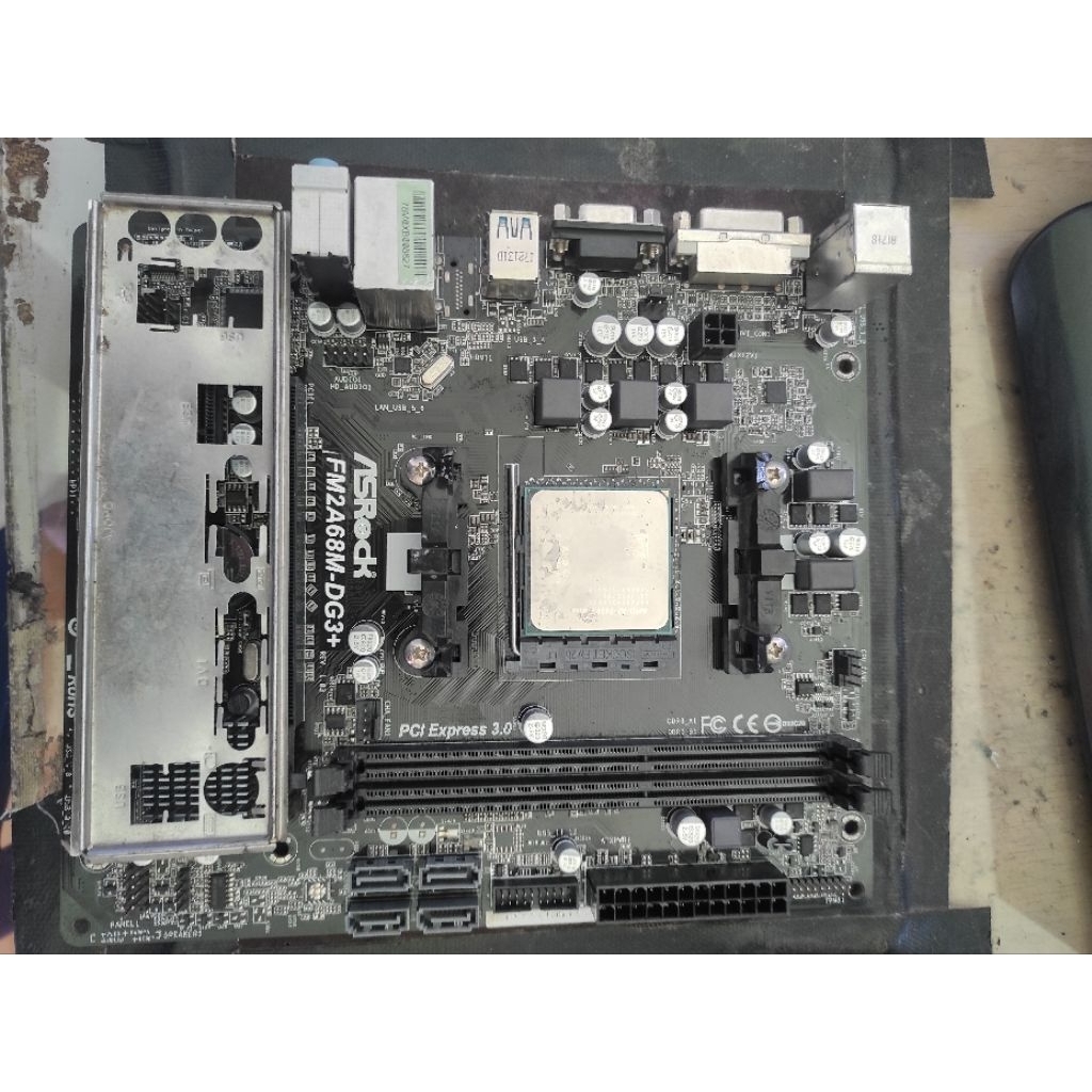 Mobo Asrock Fm2+ plus Procie A8 7650k minus