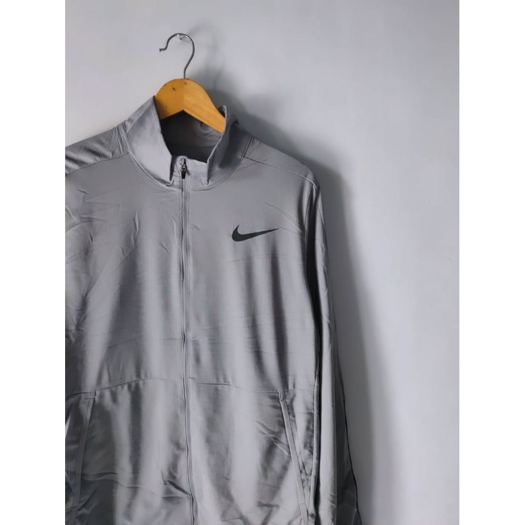 Jaket Olahraga NIKE DRI-FIT Size M Original Second