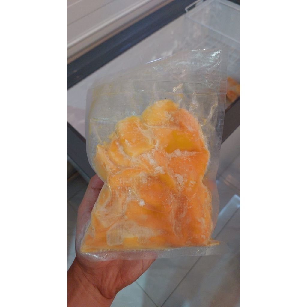 

Buah beku mangga / Frozen Mango - Mangga Frozen 500 gr