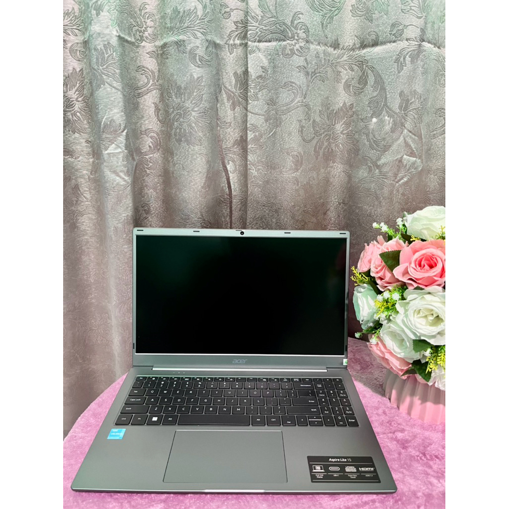 Laptop Acer. Intel celeron. RAM 8 GB. SSD 256 GB
