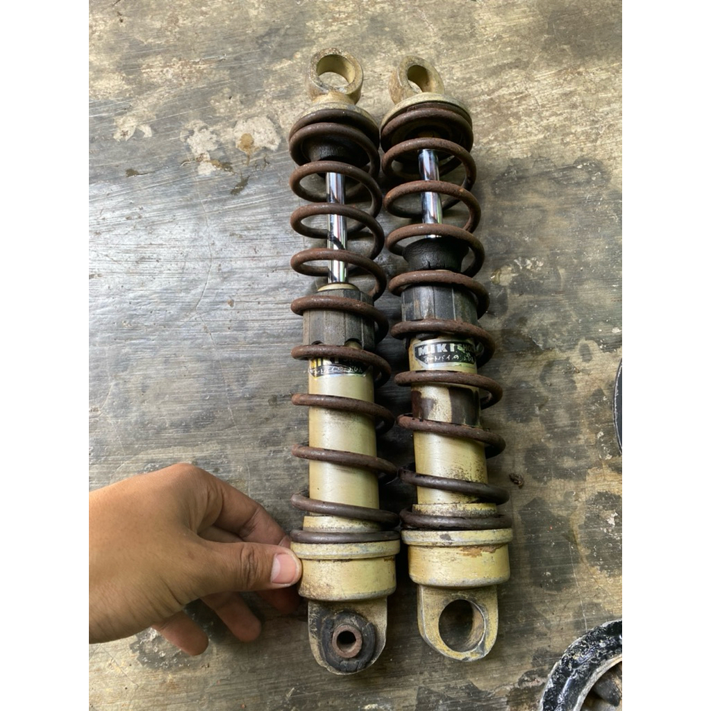 SHOCK BELAKANG MIKI (360mm)
