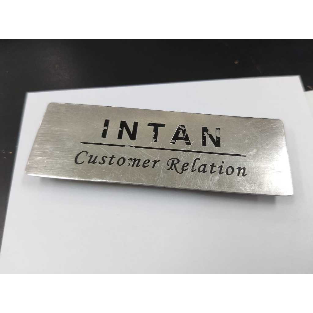 

Pin Name Tag Identitas Stainles Anti Karat 7 cm x 2,5 cm Magnet