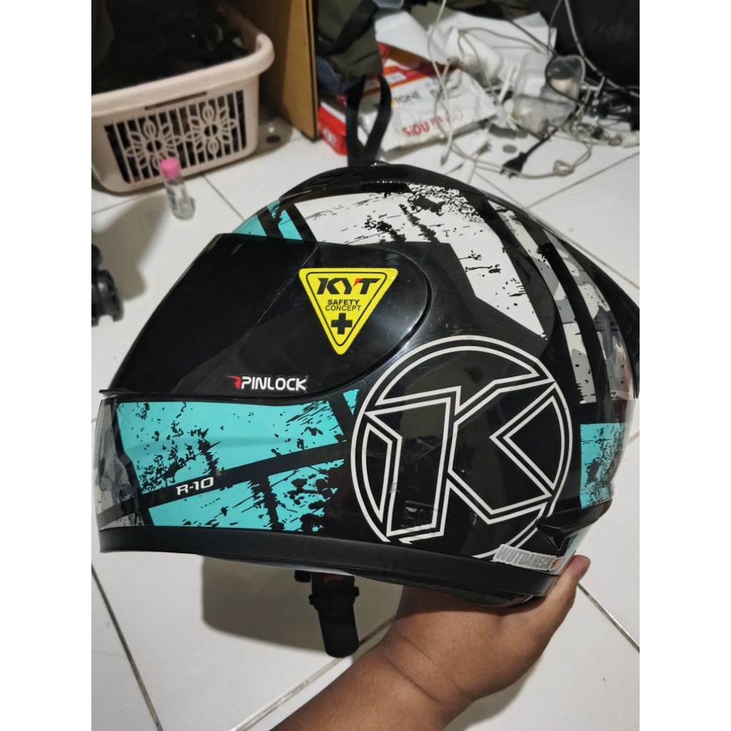 Helm KYT R 10 bekas XL warna hijau