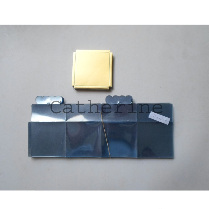 

Kotak Mika 11X11X11 Alas Emas