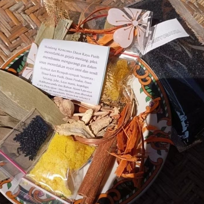 

Wedang Kencono Daun Kayu Putih