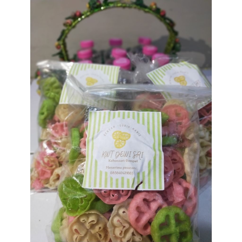 

kripik kembang goyang