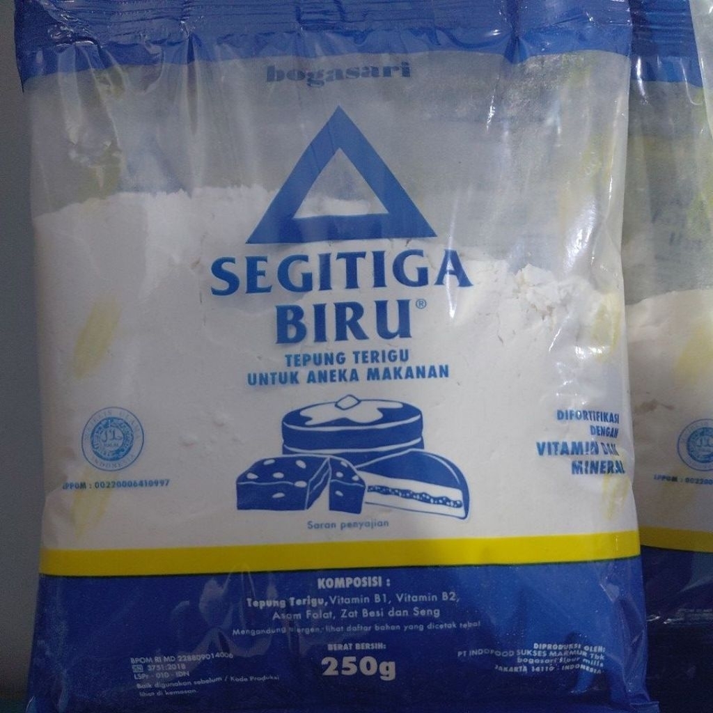 

tepung serbaguna protein sedang segitiga biru 250gr / segitiga biru kemasan 250gr