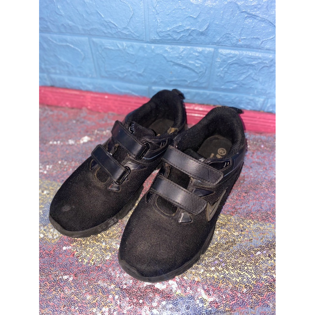 Preloved sepatu cowok/sepatu sekolah/sepatu hitam
