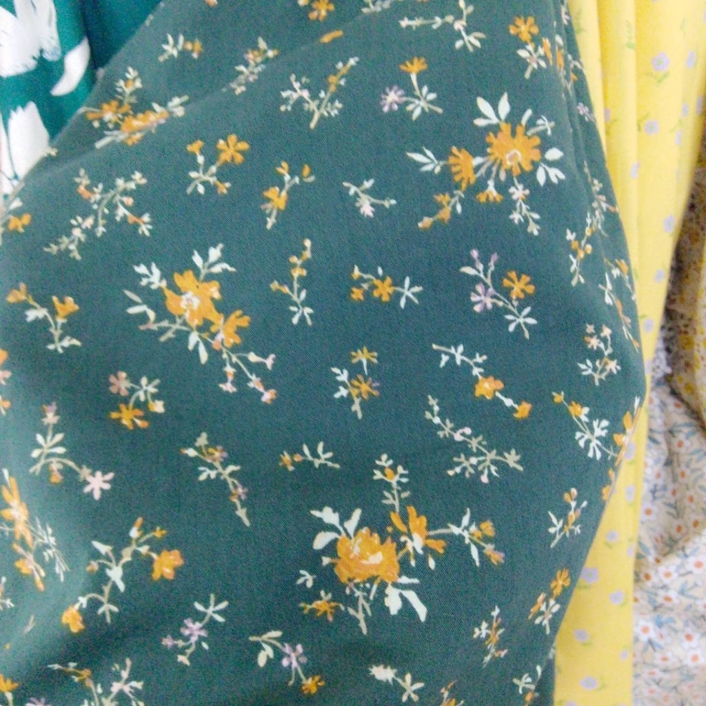 Kain Katun Poplin Motif Bunga  Kuning Kecil – Lembut, Adem, Cocok untuk Baju & Dekorasi,Kemeja & Baj