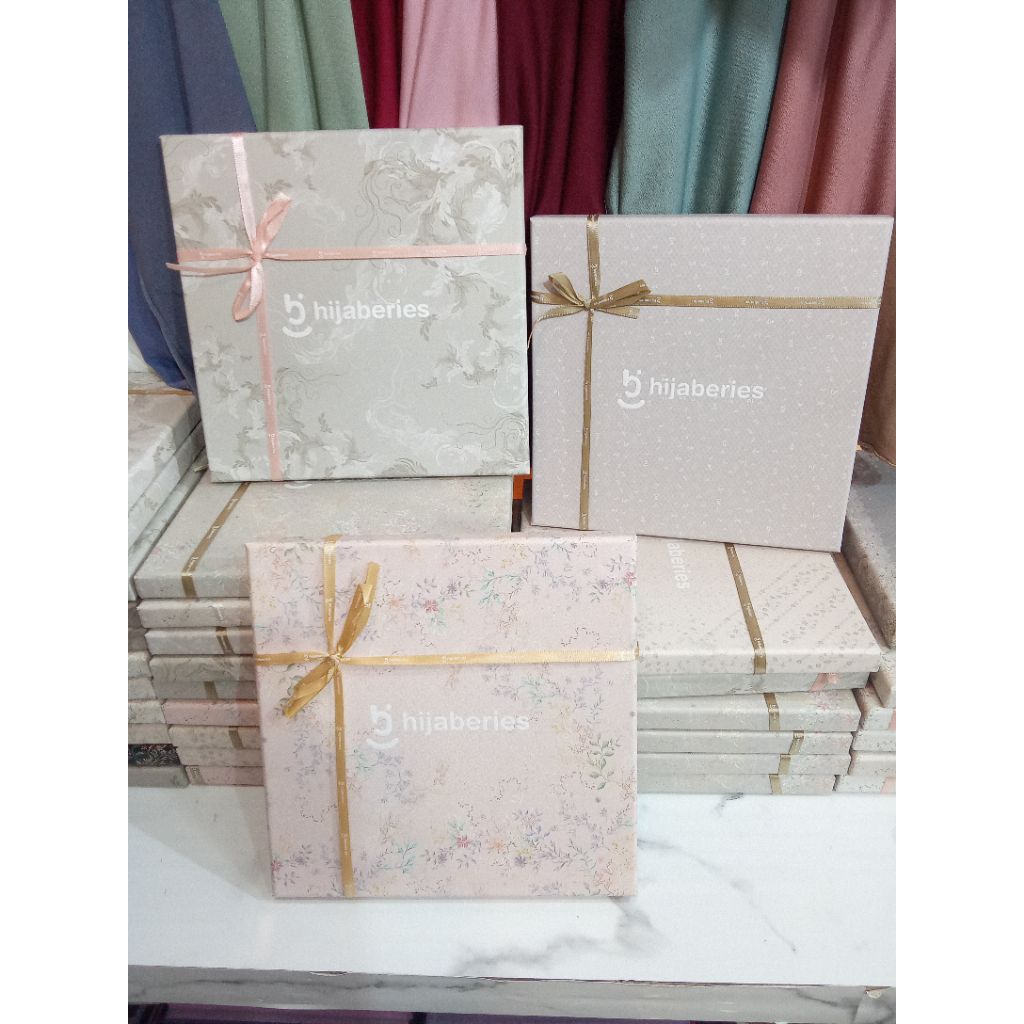 Hijaberies Signature | Hijab segi empat Motif with Exclusive Box | Hampers | Hijab Box