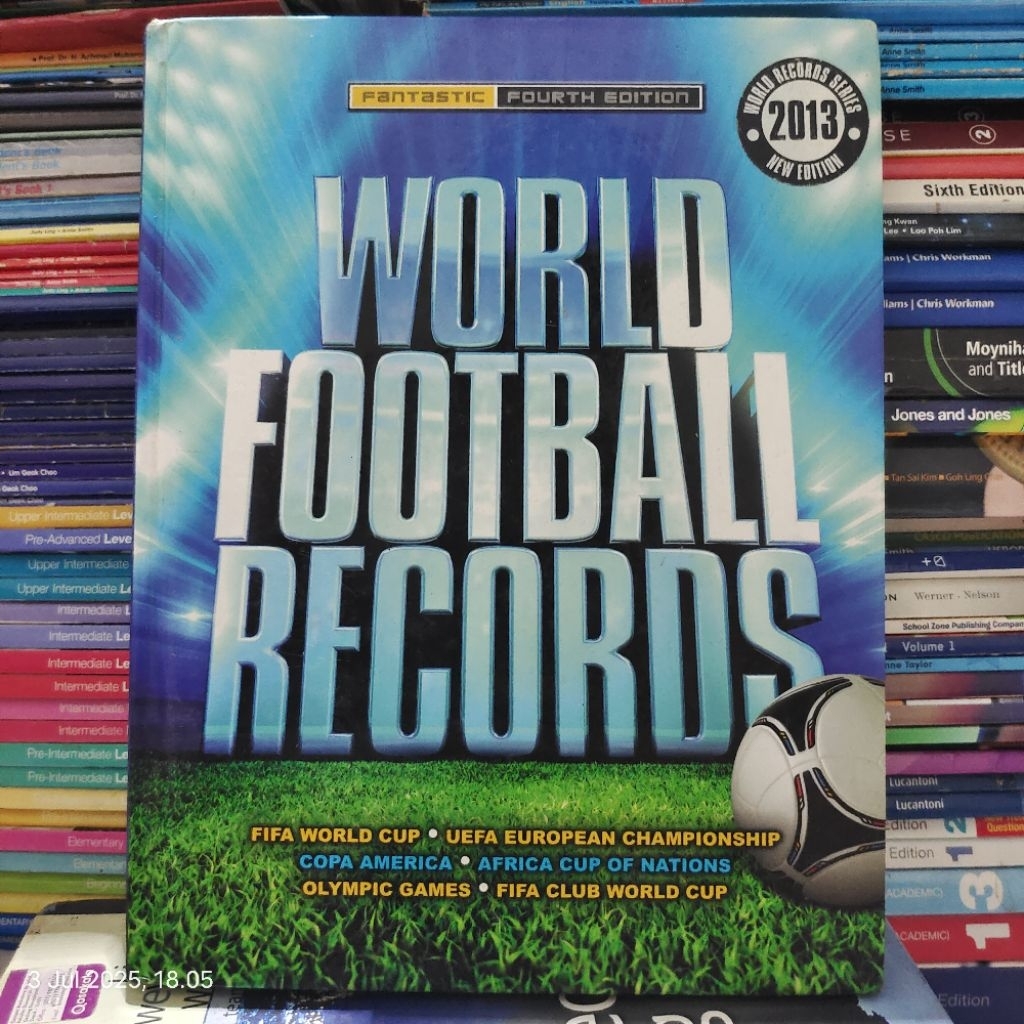 MAJALAH BUNDEL WORLD FOOTBALL RECORDS FOURTH EDITION  2013 ORIGINAL